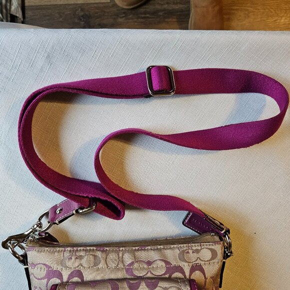 Coach Daisy Signature Swingpack Crossbody Adjustable-Item #713 - Picture 6 of 6